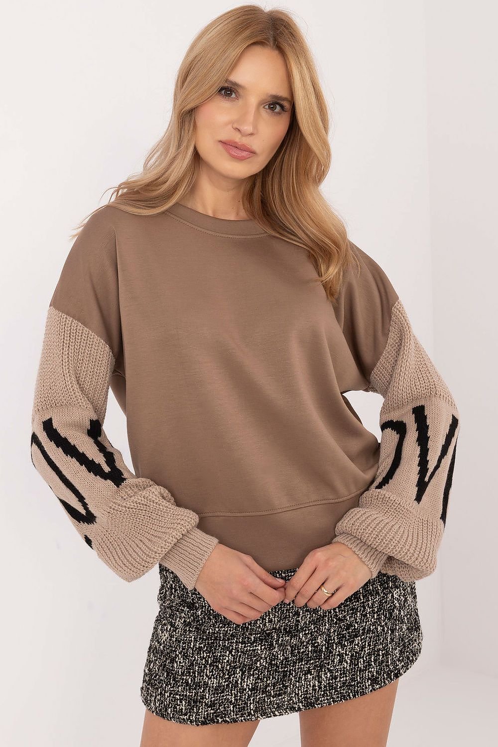 Sweatshirt model 202844